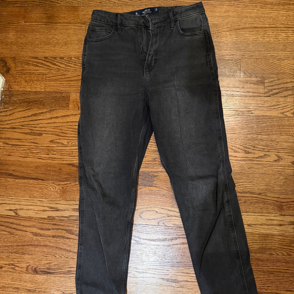 27R Ultra High Rise Straight-Legged Black Hollister Jean